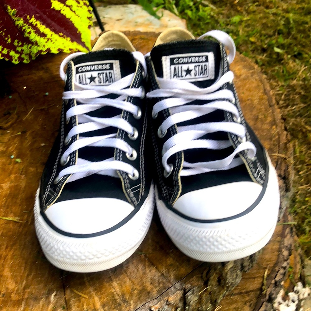 Converse Chuck Taylor’s Men’s 6.5 Women’s 8.5